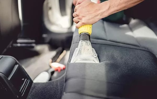Globinsko čiščenje avta | Notranjost vašega vozila bo spet kot iz škatlice